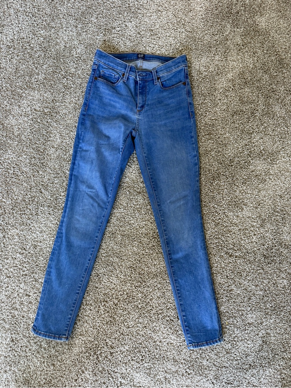 GAP Skinny Jeans in Medium Blue Wash
